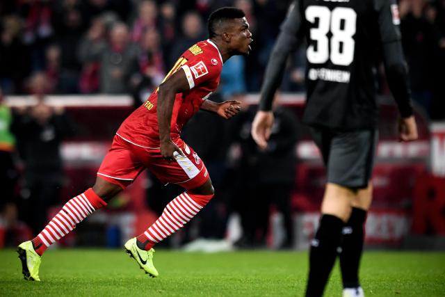 骑士力克步行者锁定季后赛 76人7连胜追平魔术